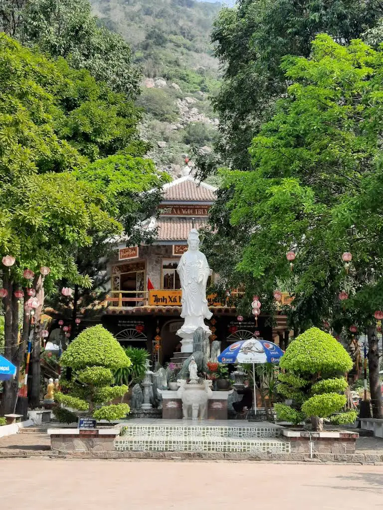 오행산 불상
