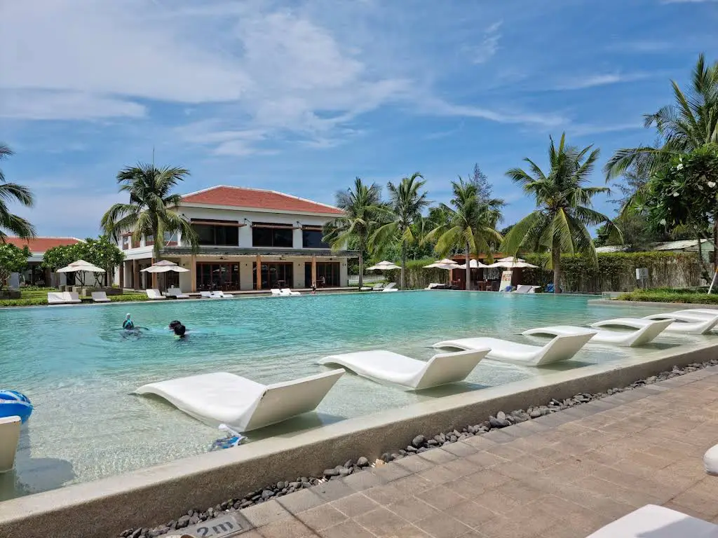 더 오션 빌라스 (The Ocean Villas Da Nang)